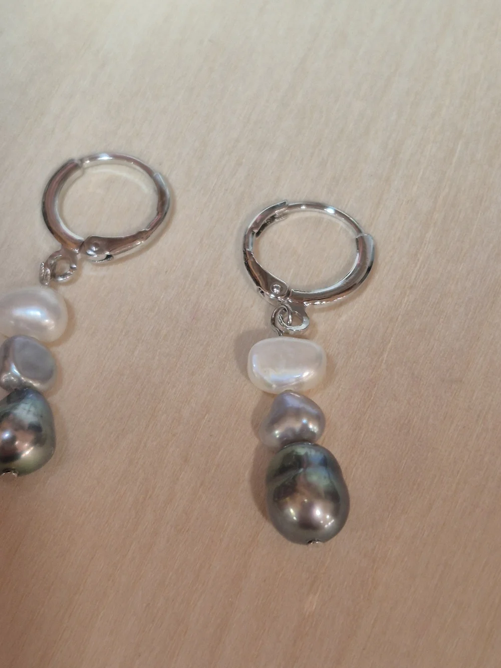 🩶🤍NEW🩶🤍 BEAUTIFUL!! TRI-COLOR Ombre FRESHWATER PEARL Dangle Earrings